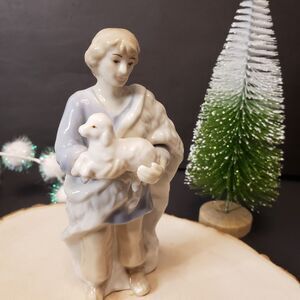 Royal Doulton Hand Painted Shepherd Boy Porcelain Nativity Figurine 6"